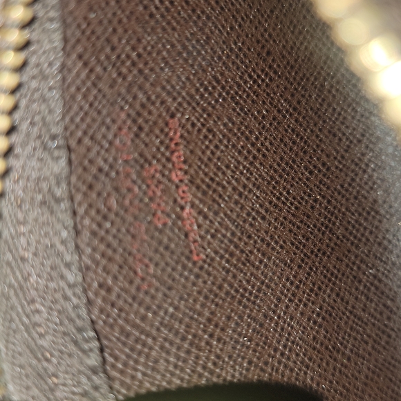 Authentic Louis Vuitton Damier key cles - Picture 8 of 9